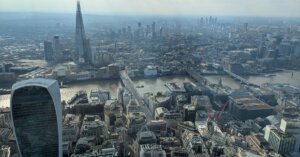 アメリカの経済最前線：現金給付の波紋、インフレ対応策、その国際的影響